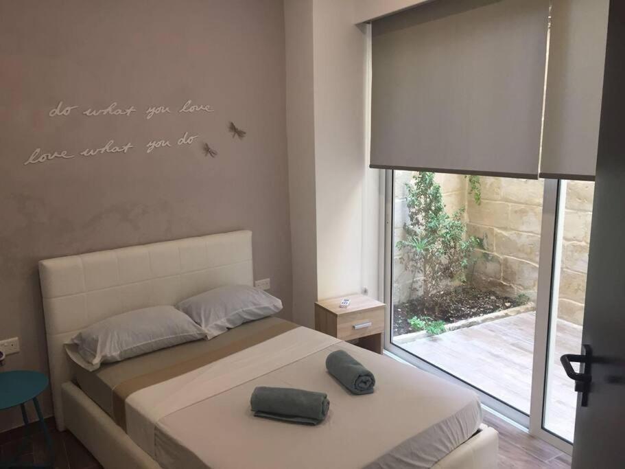 Sliema - 2 Mins From The Beach Apartment ภายนอก รูปภาพ